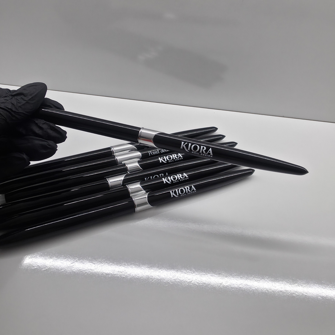 Liner Detail / Nail Brush